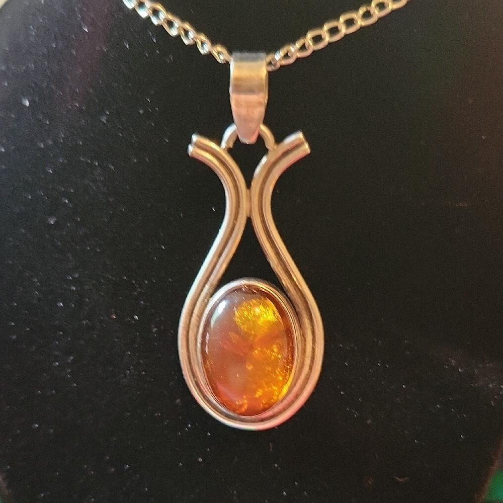 Elegant Silver and Gold Pendant Necklace